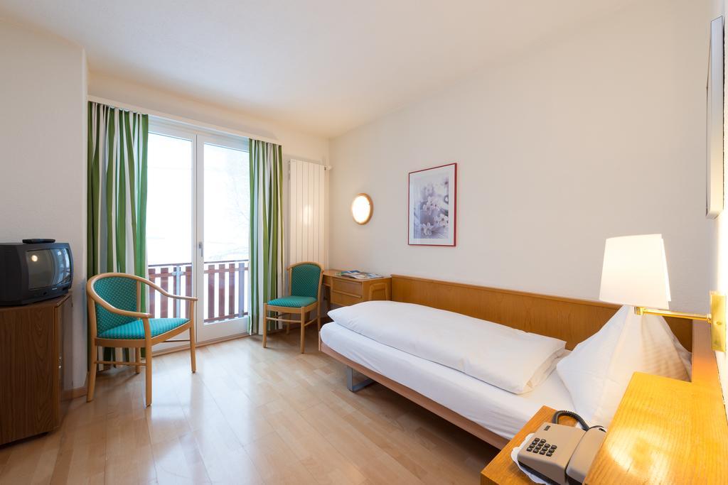 Hotel Berghaus Wengen Quarto foto