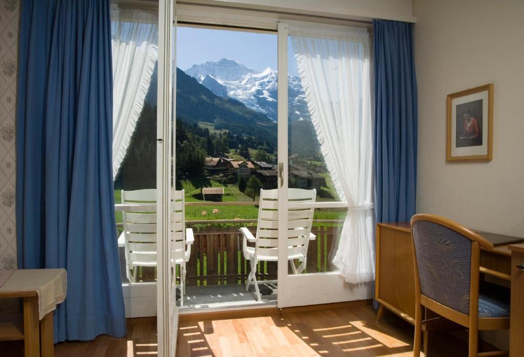 Hotel Berghaus Wengen Quarto foto